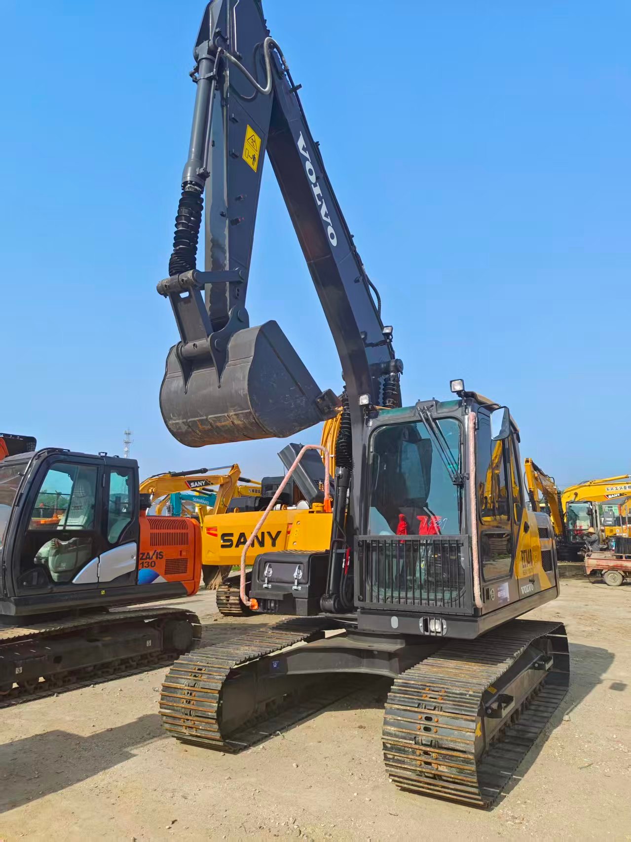 140-3.jpg Used Volvo EC140 Hydraulic Crawler Excavator - Image 1