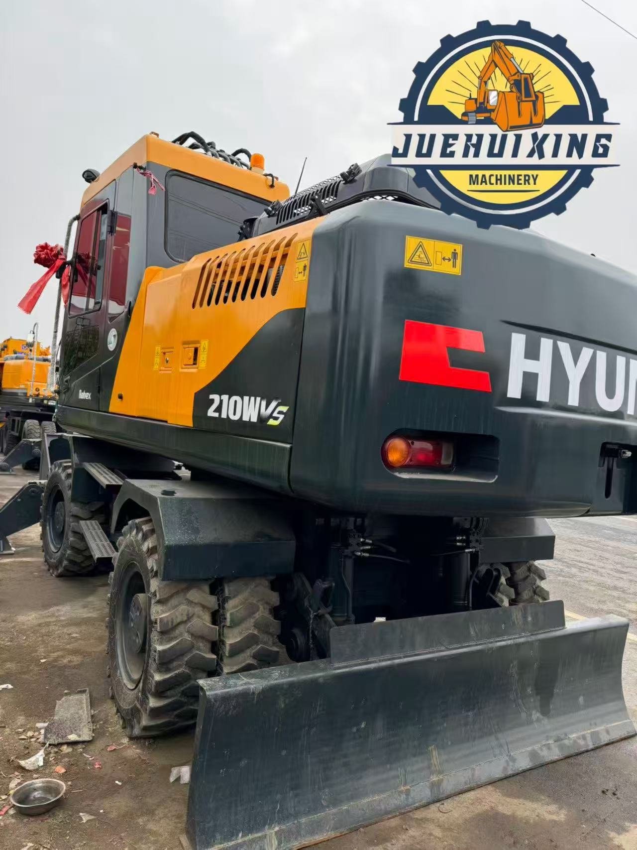 210w-6.jpg Used Hyundai 210W Wheeled Excavator - Image 1