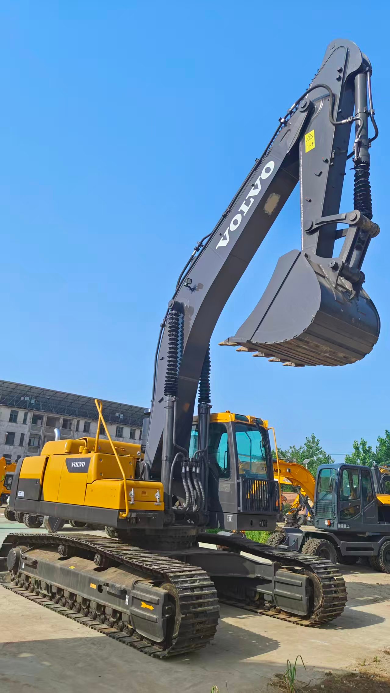 380-5.jpg Used Volvo EC380D Crawler Excavator - Image 1