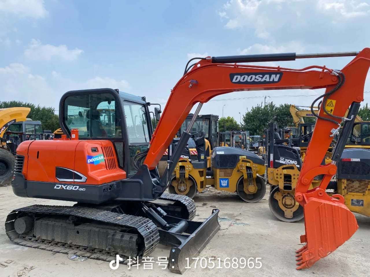 Doosan-Dx-60-2.jpg Used Doosan DX60 Excavator - Image 1