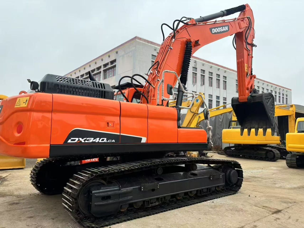 doosan-dx340-6.jpg Used Doosan DX340 Excavator - Image 1