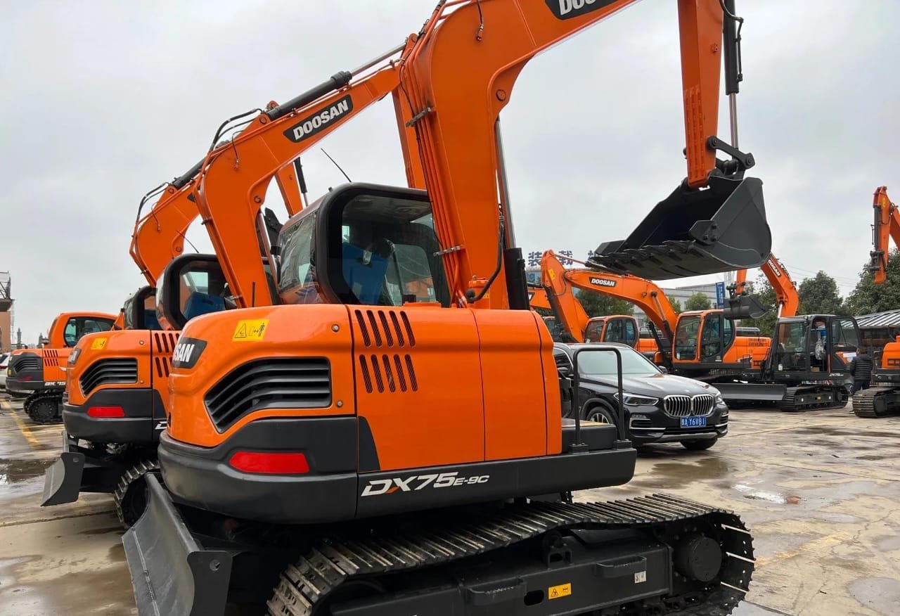 doosan-dx75-9.jpg Used Doosan DX75 Excavator - Image 1