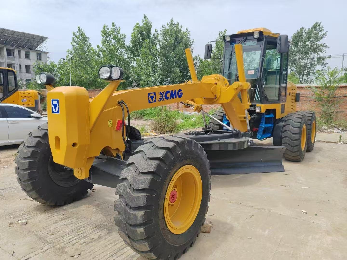 grader-g180-8.jpg Used XCMG G180 Motor Grader - Image 1