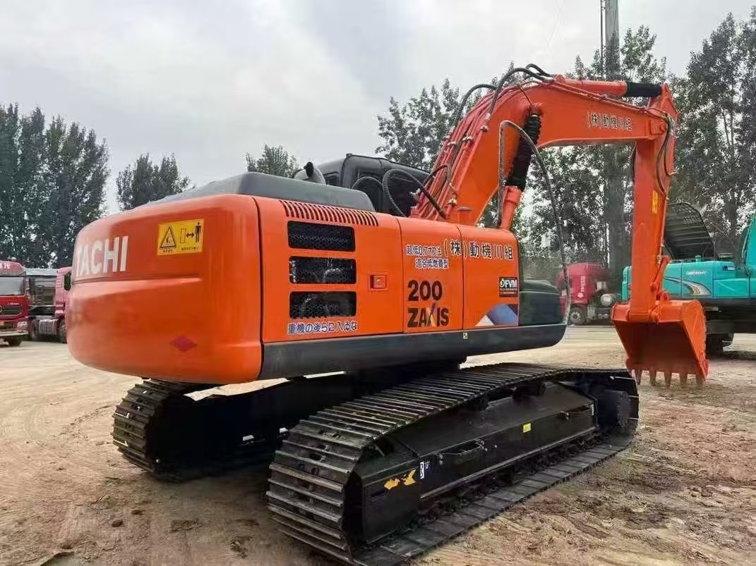 hitachi-200-7.jpg Used Hitachi ZX200 Hydraulic Excavator - Image 1