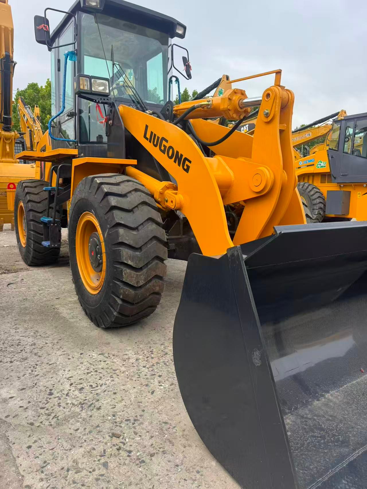 38fe504a8b6de874ae9a998b3a14d233 Liugong 835 Wheel Loader - Image 1
