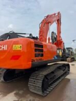 Hitachi ZAXIS 210 Excavator - Image 5