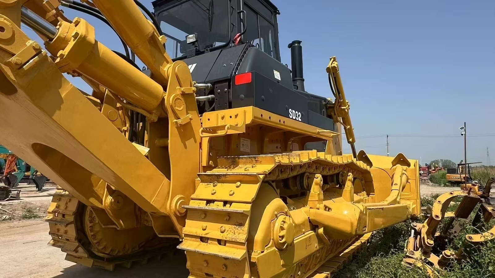 Weixin Image_20261004164730_365_14 Shantui SD32 Bulldozer - Image 1