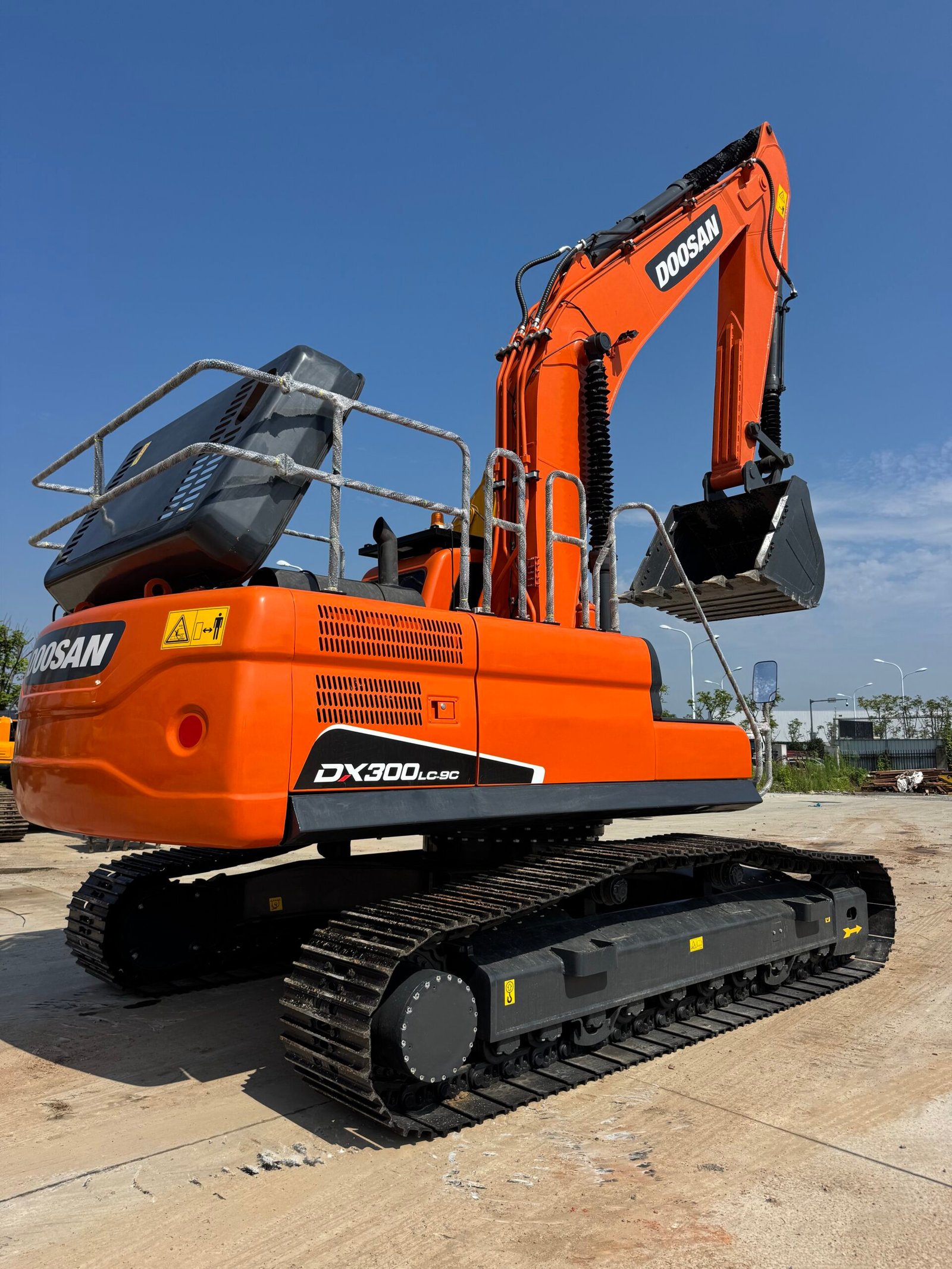 Weixin Image_20261004165129_405_14 Doosan DX300 Excavator - Image 1