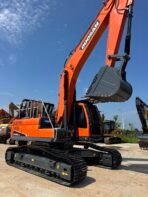 Doosan DX300 Excavator - Image 4